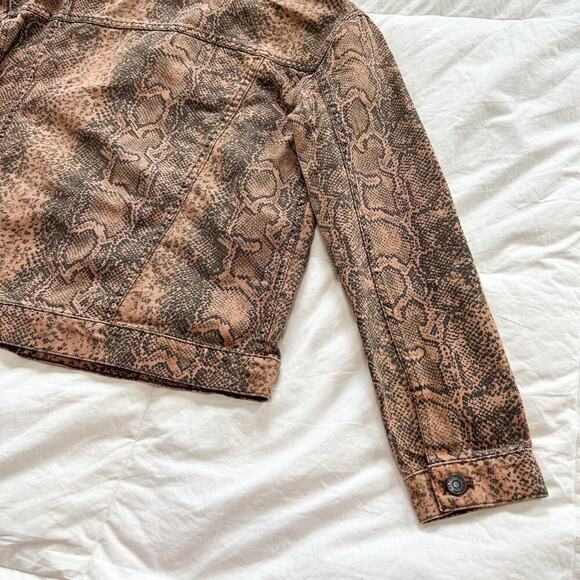 NWOT Free People Snake Trucker Jacket XS Brown Snakeskin Print Denim Cotton - Picture 13 of 14